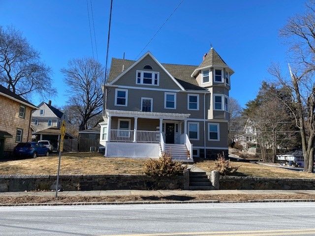 Backyard, Exterior, Facade, Queen Anne Victorian