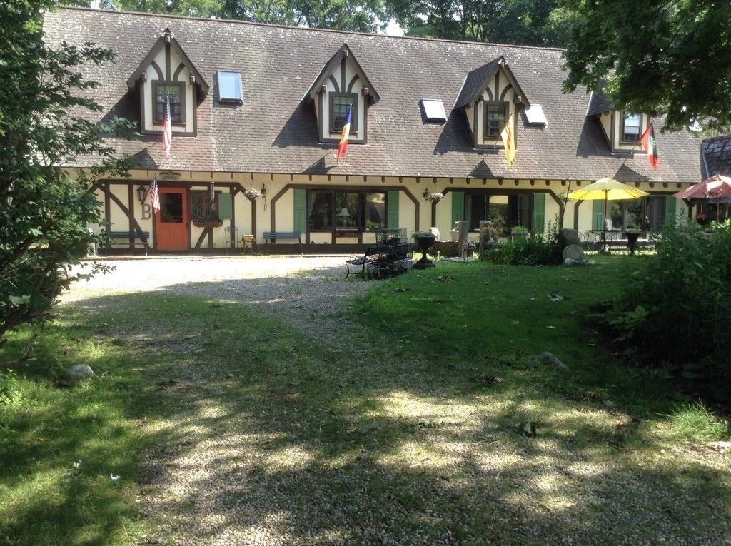 Exterior, Facade, Brick Facade, Cape Cod