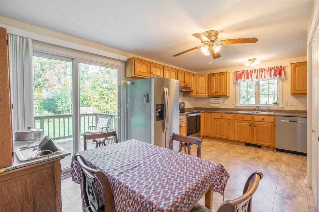 Dining room, Interior, Kitchen, Stainless Steel Appliances