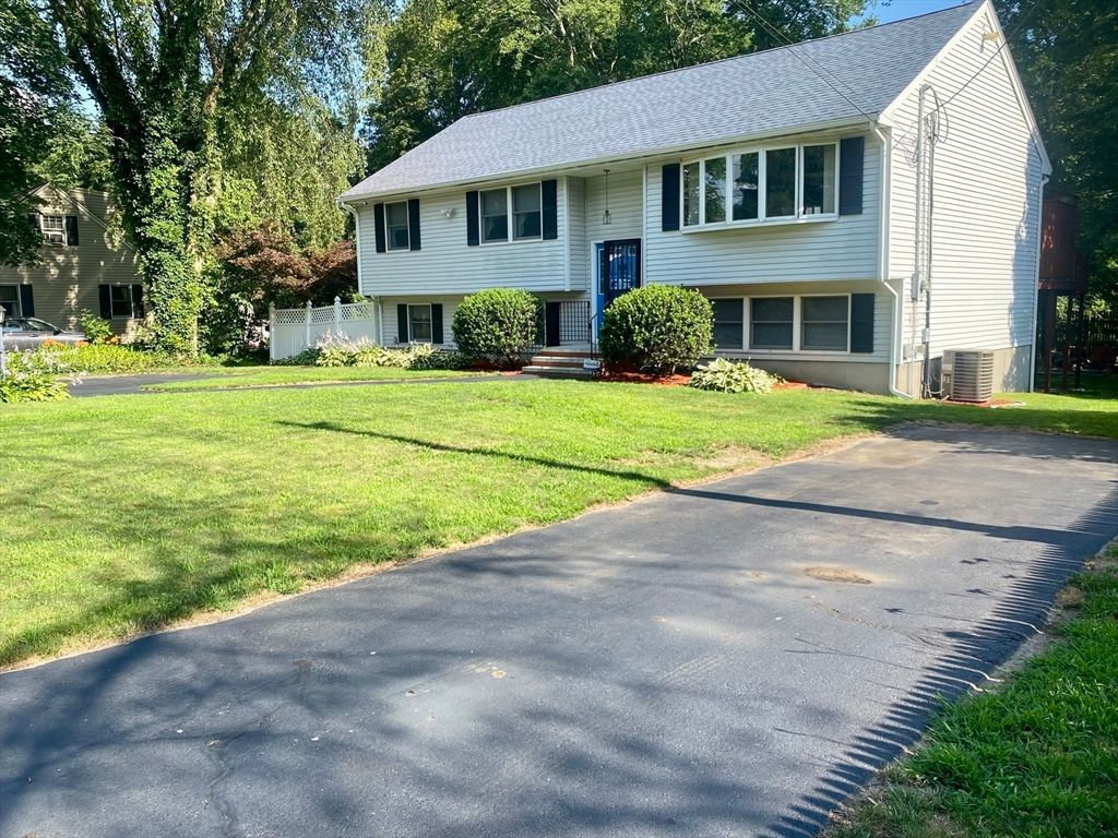Backyard, Exterior, Facade, Raised Ranch