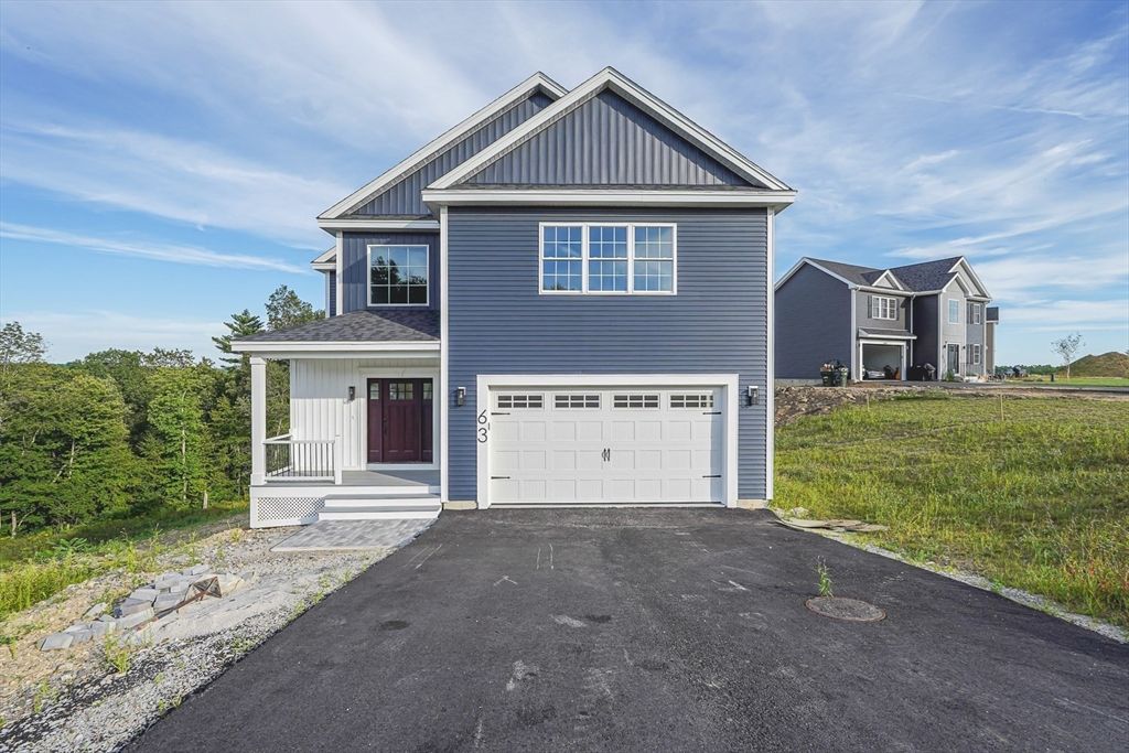 Attached, Exterior, Facade, Farmhouse