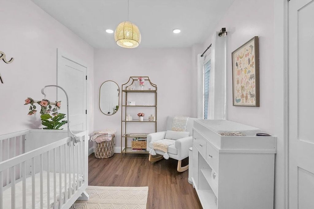 Interior, Pendant Lights, Recessed Lighting, Wood Texture Flooring