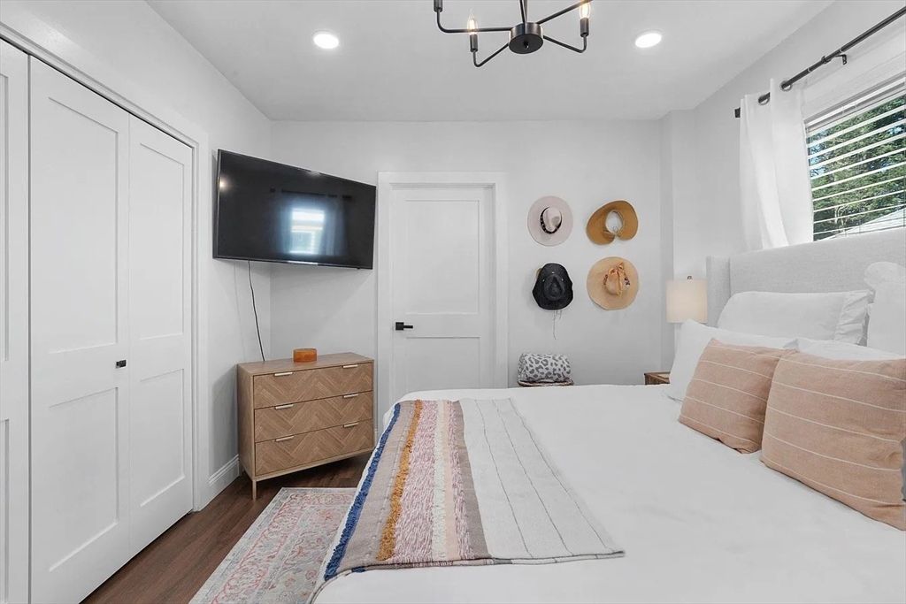 Bedroom, Interior, Pendant Lights, Recessed Lighting, Wood Texture Flooring