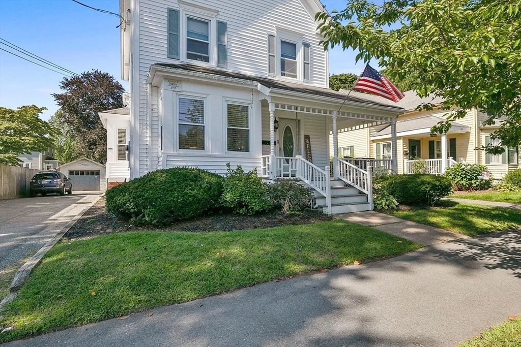 Exterior, Facade, Queen Anne Victorian