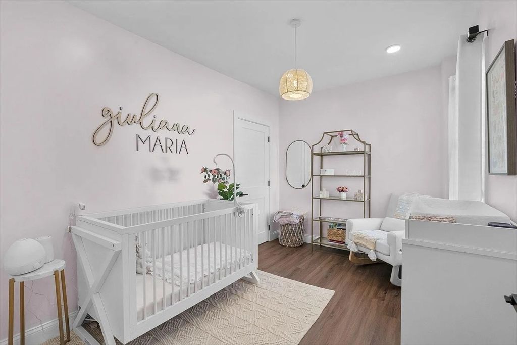 Interior, Pendant Lights, Recessed Lighting, Wood Texture Flooring