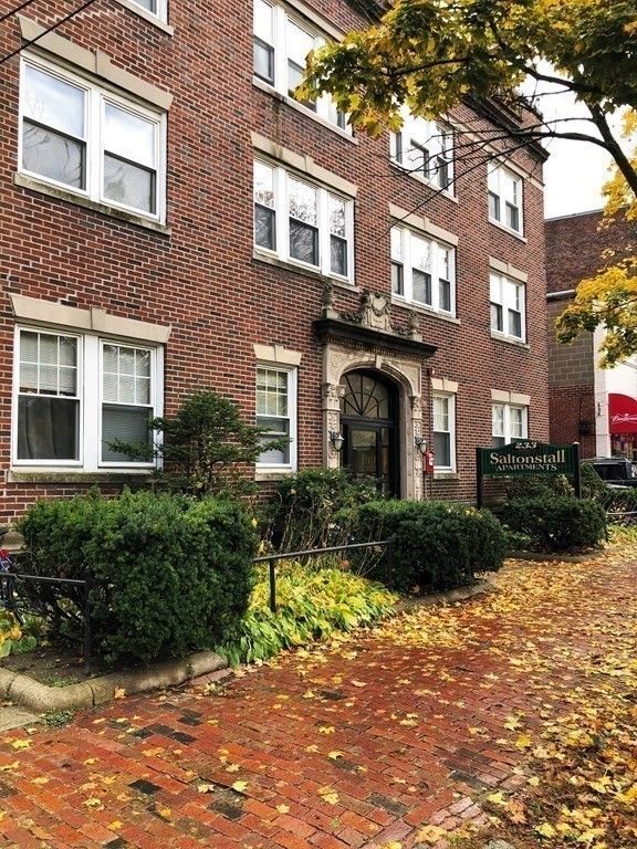 Exterior, Facade, Brick Facade, Rowhouse