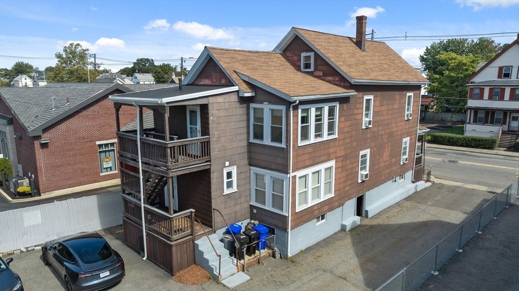 Exterior, Facade, Rowhouse