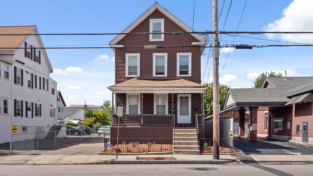 Exterior, Facade, Queen Anne Victorian