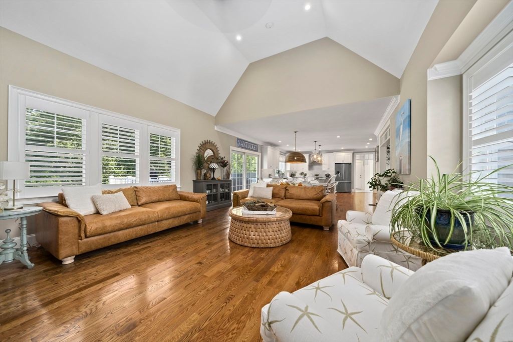 Interior, Kitchen, Living room, Pendant Lights, Recessed Lighting, Stainless Steel Appliances, Wood Texture Flooring