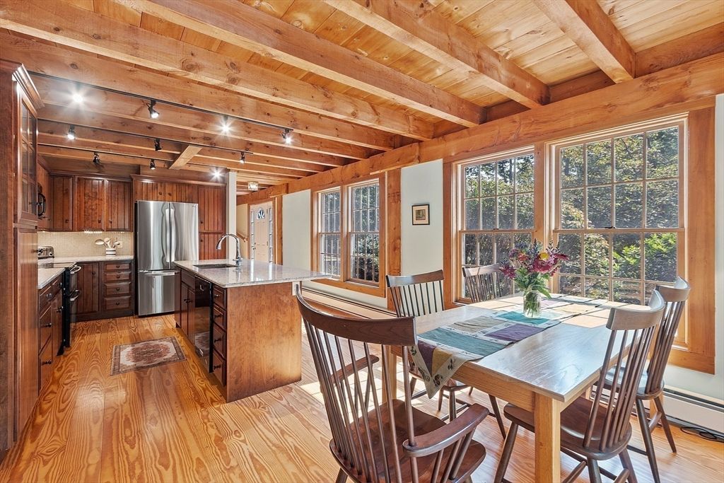 Dining room, Interior, Kitchen, Stainless Steel Appliances, Wooden Beams, Wooden Ceilings, Wood Texture Flooring