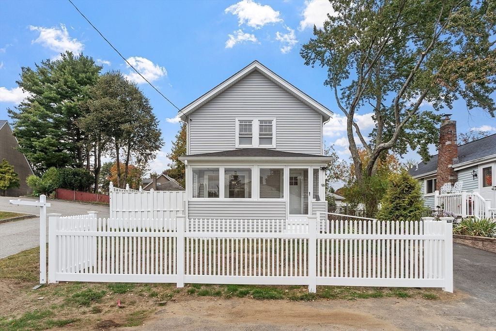 Exterior, Facade, Queen Anne Victorian