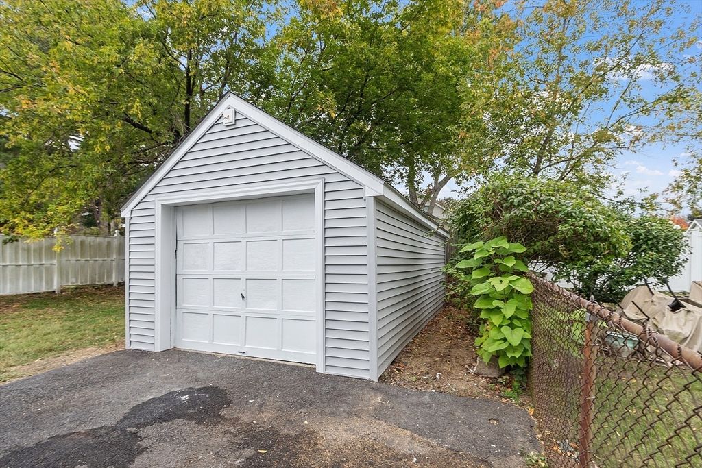 Detached Garage, Exterior