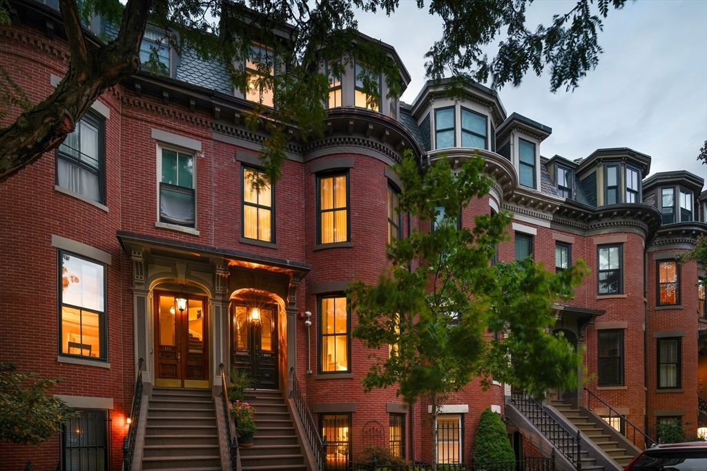 Exterior, Facade, Brick Facade, Rowhouse