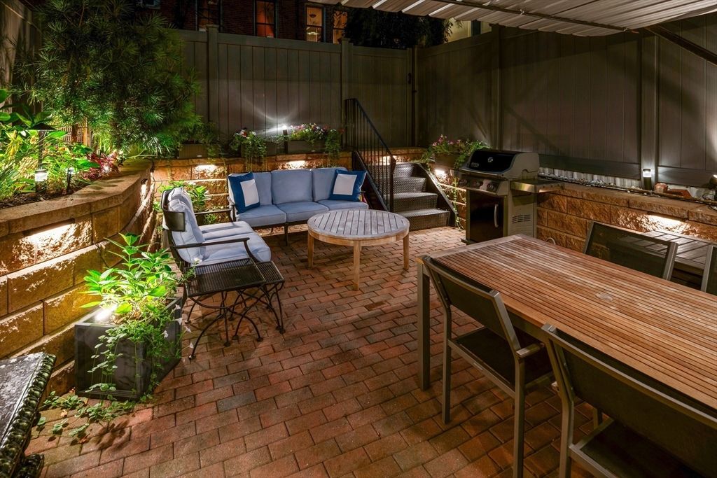 Exterior, Outdoor Kitchen