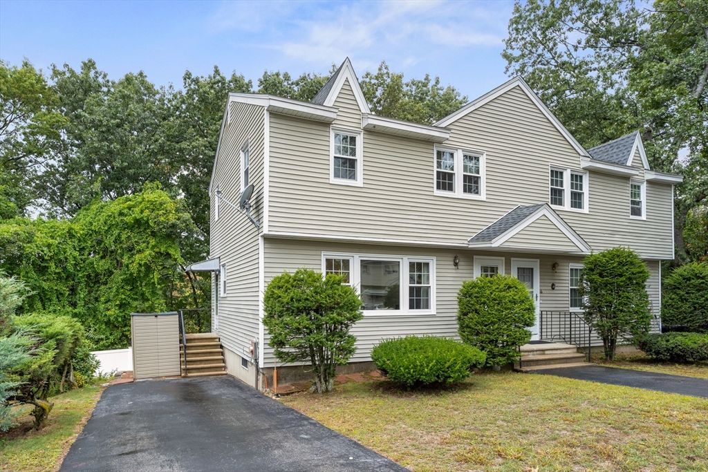 Exterior, Facade, Farmhouse