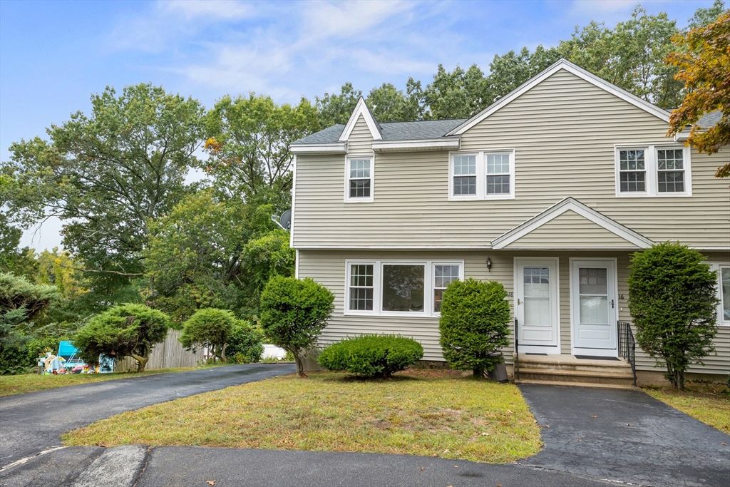 Exterior, Facade, Farmhouse