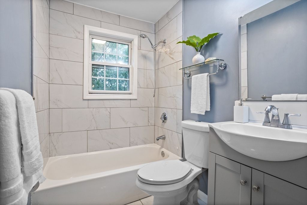 Bathroom, Interior, Marble Walls