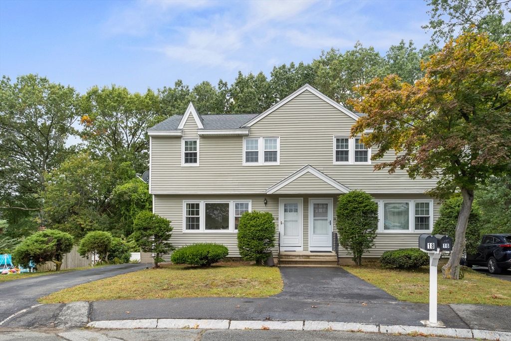 Exterior, Facade, Farmhouse