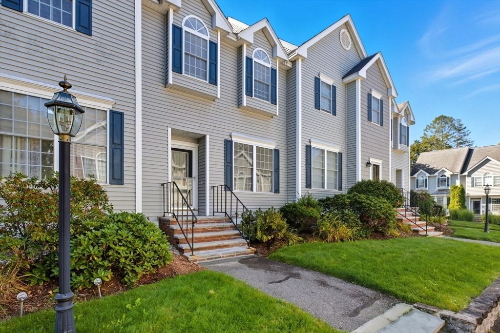 Exterior, Facade, Rowhouse
