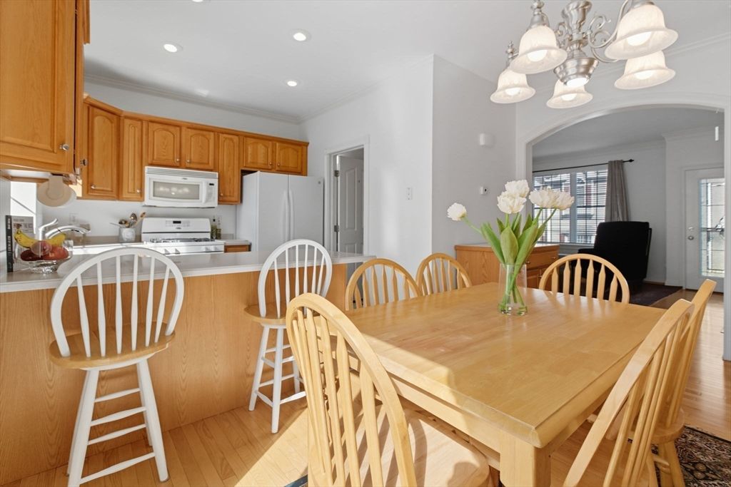 Dining room, Interior, Kitchen, Recessed Lighting, Wood Texture Flooring