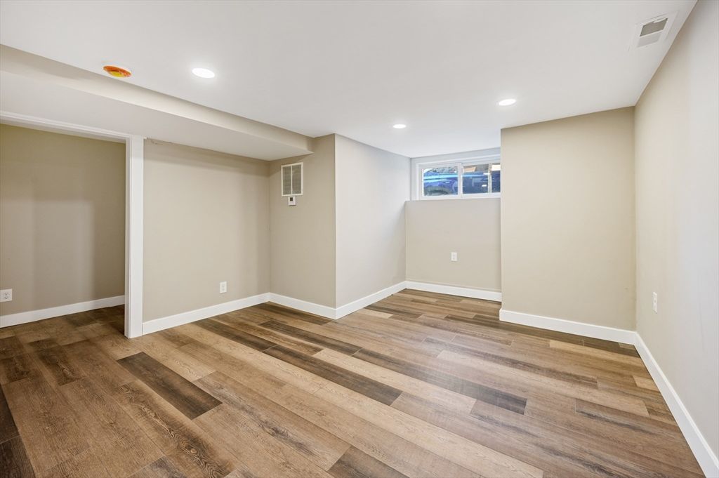 Empty room, Interior, Recessed Lighting, Wood Texture Flooring