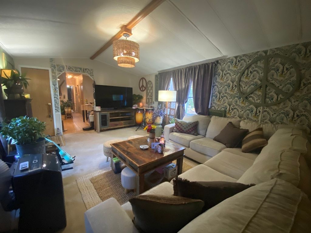 Chandelier, Interior, Living room