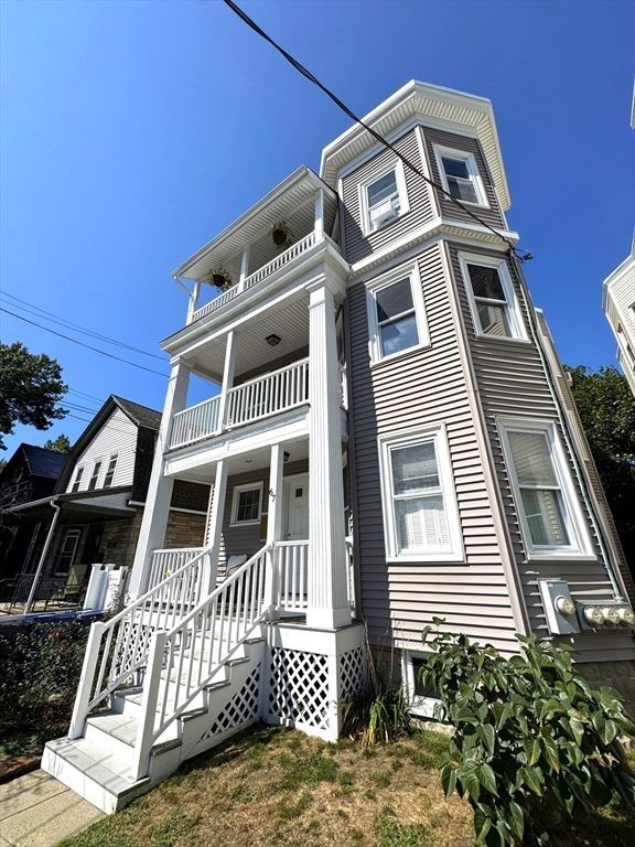 Exterior, Facade, Queen Anne Victorian