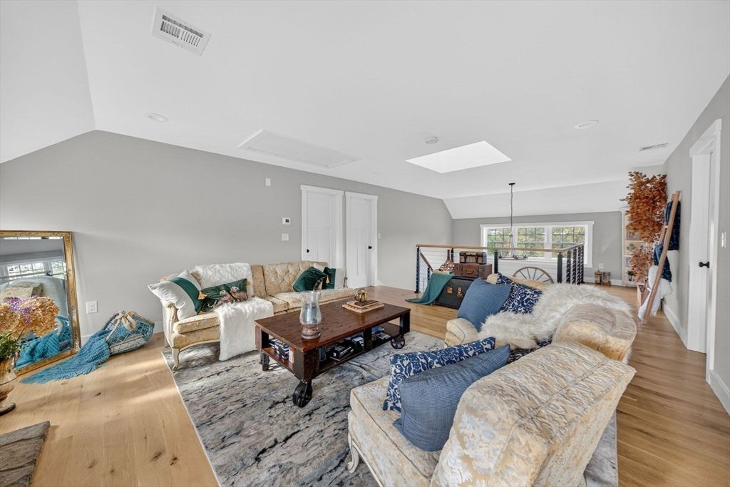 Interior, Living room, Pendant Lights, Recessed Lighting, Wood Texture Flooring