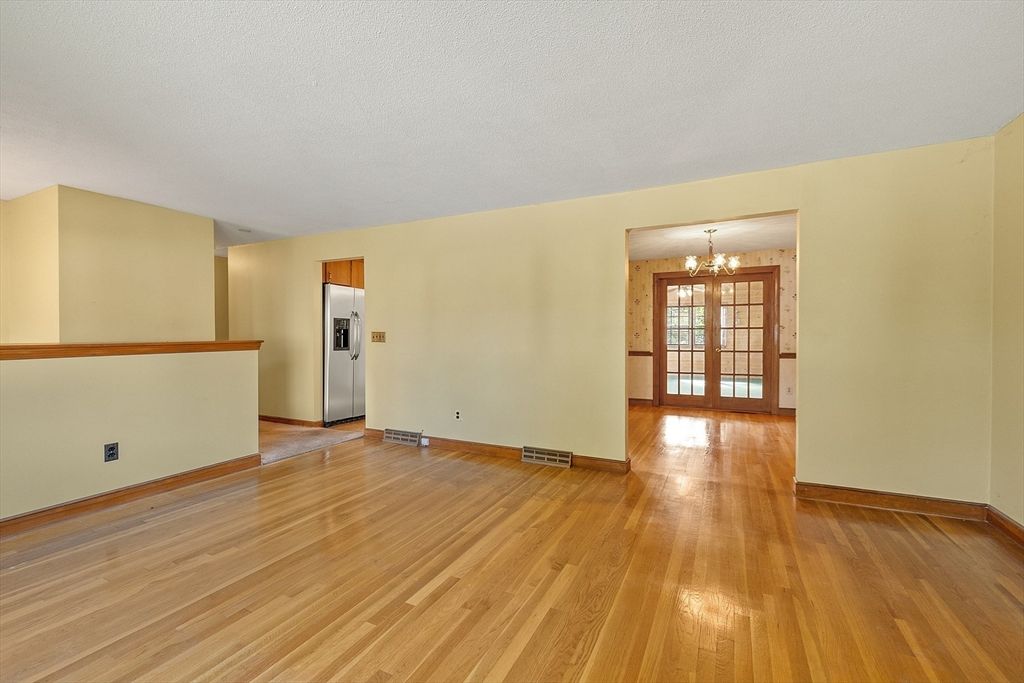 Chandelier, Empty room, Interior, Wood Texture Flooring