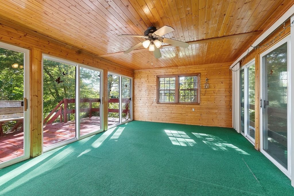 Empty room, Interior, Sun Room, Wooden Ceilings, Wooden Walls