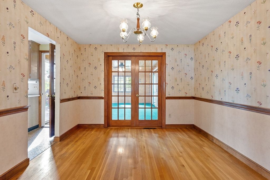 Chandelier, Empty room, Interior, Wood Texture Flooring