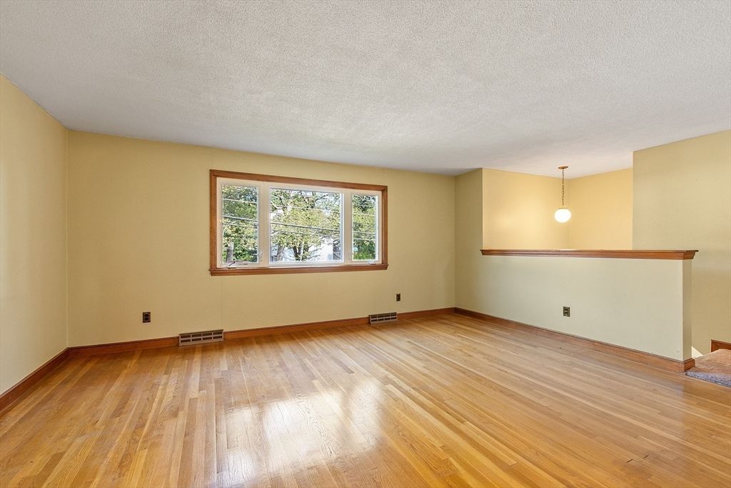 Empty room, Interior, Pendant Lights, Wood Texture Flooring