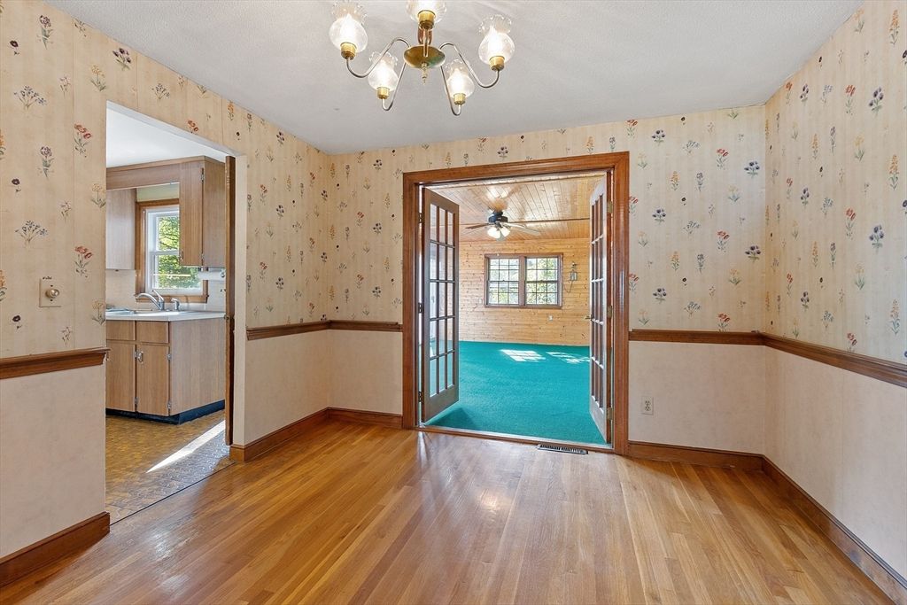 Chandelier, Empty room, Interior, Wood Texture Flooring