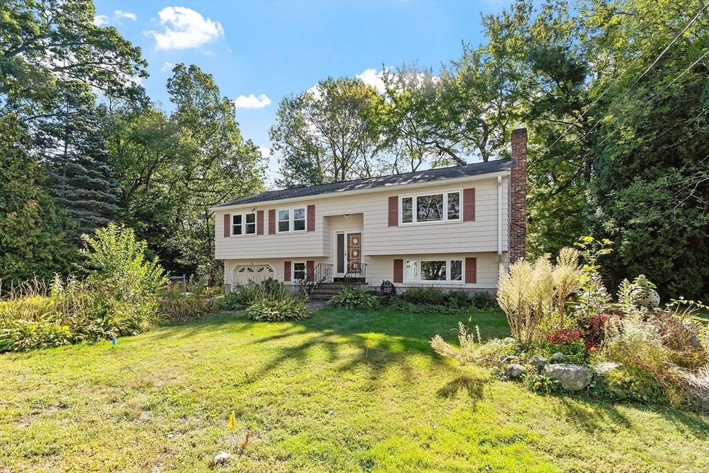 Backyard, Exterior, Facade, Raised Ranch