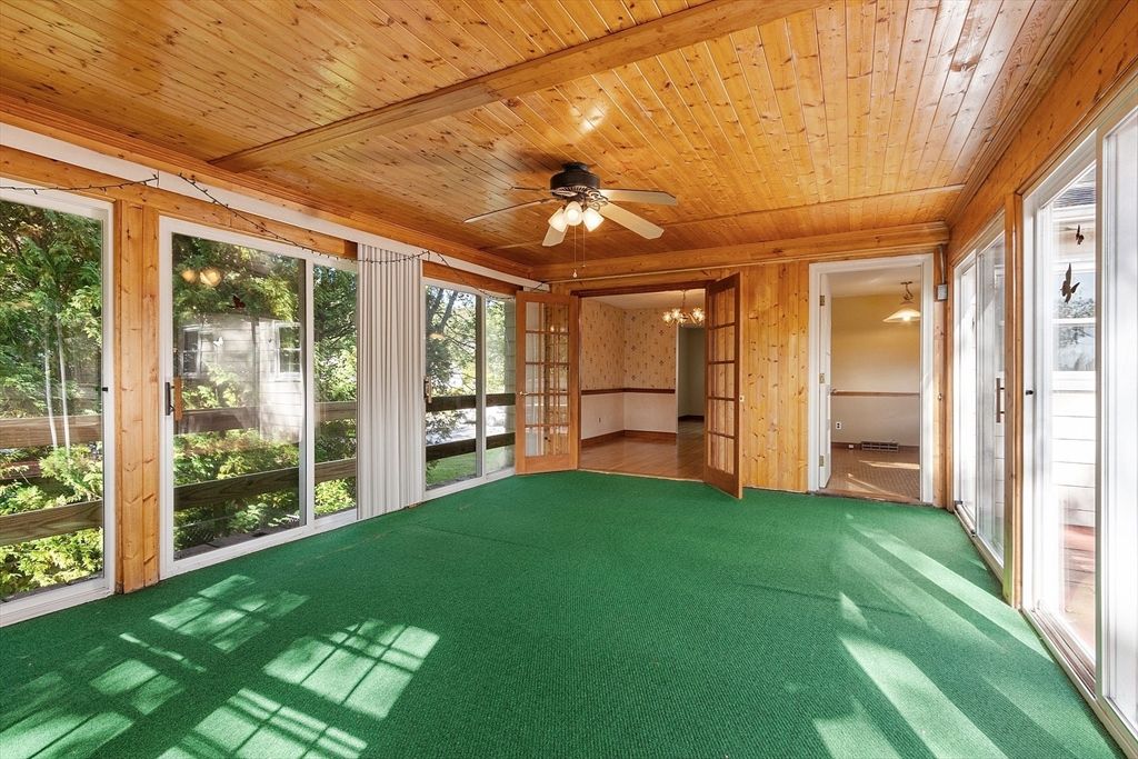 Empty room, Interior, Wooden Beams, Wooden Ceilings