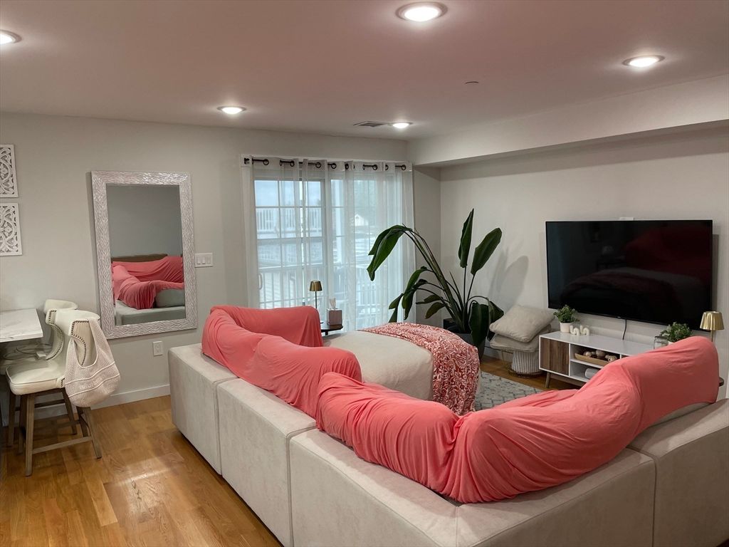 Interior, Living room, Recessed Lighting, Wood Texture Flooring