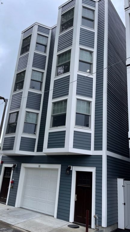 Attached, Exterior, Facade, Rowhouse