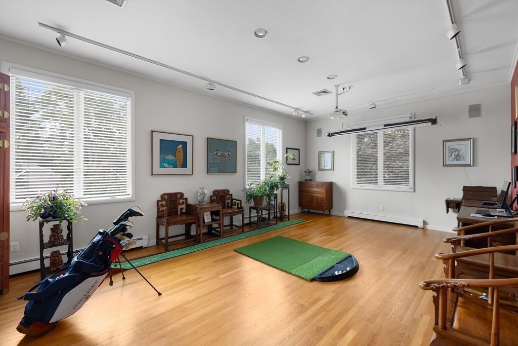 Fitness Equipment, Interior, Recessed Lighting, Wood Texture Flooring