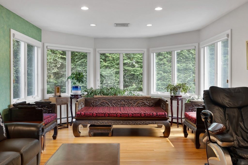 Interior, Living room, Recessed Lighting, Sun Room, Wood Texture Flooring