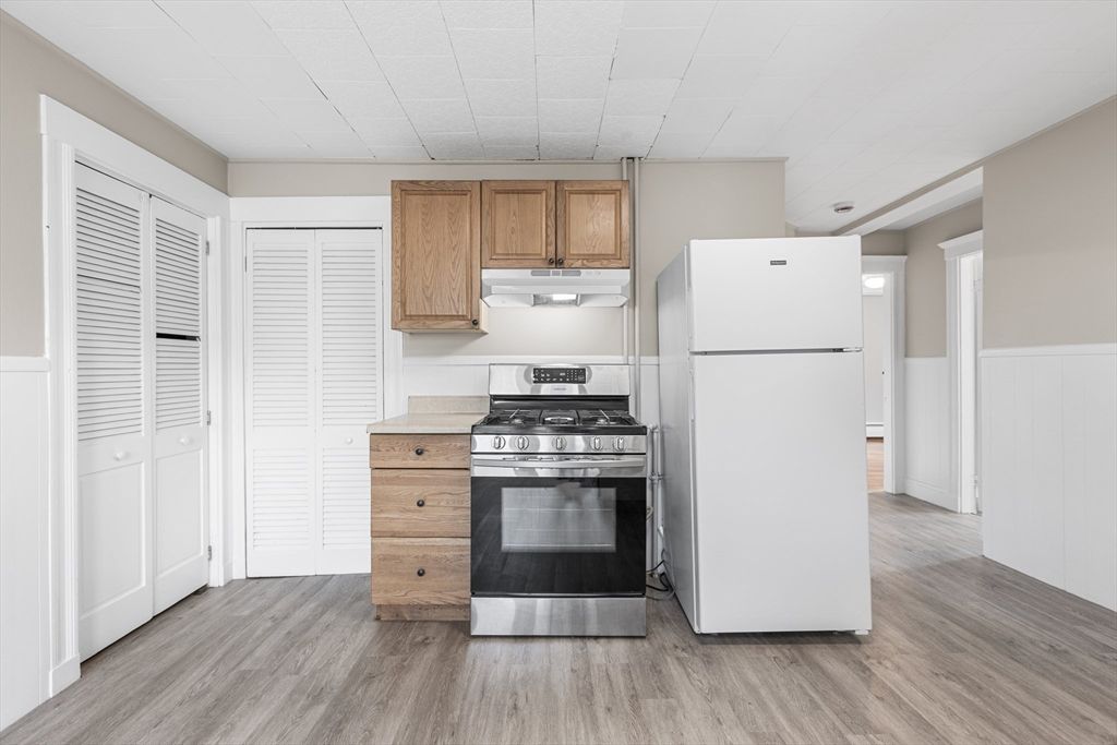Interior, Kitchen, Stainless Steel Appliances, Wood Texture Flooring
