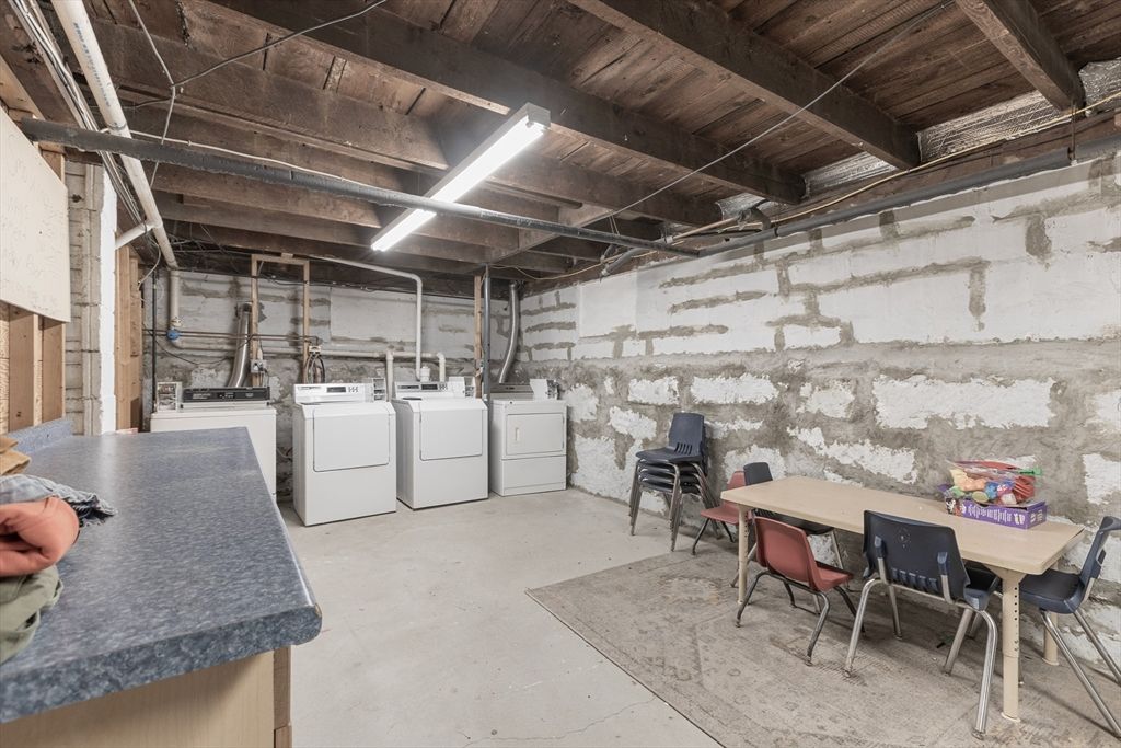 Interior, Washer, Wooden Beams