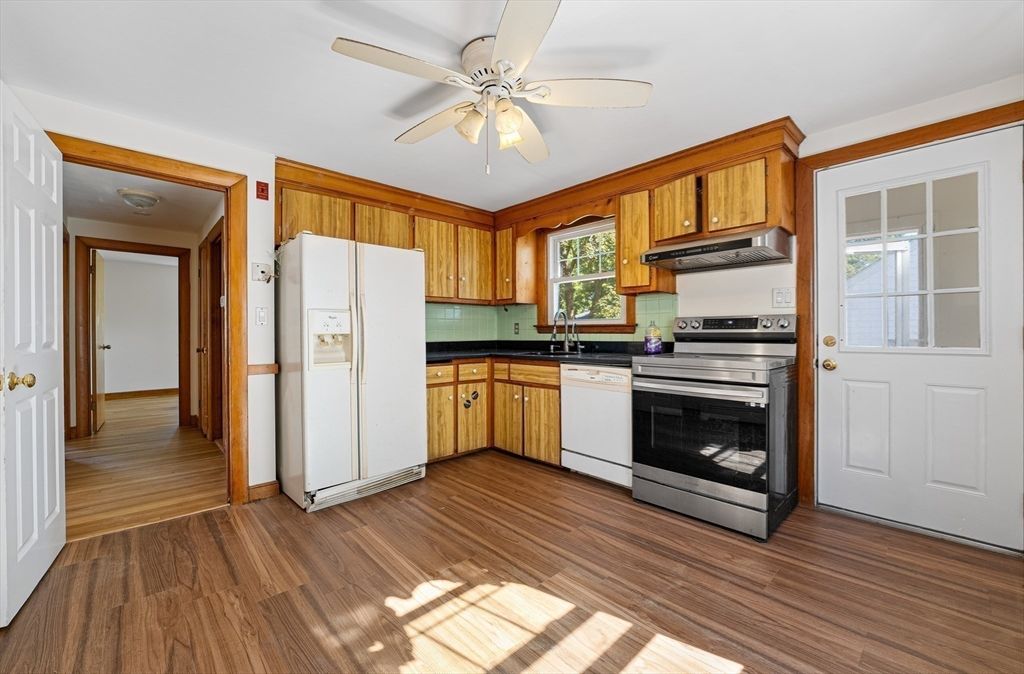 Interior, Kitchen, Wood Texture Flooring
