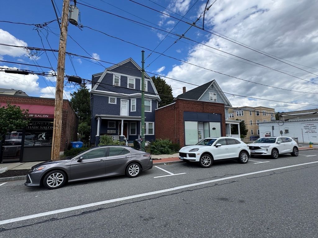 Exterior, Facade, Brick Facade, Queen Anne Victorian