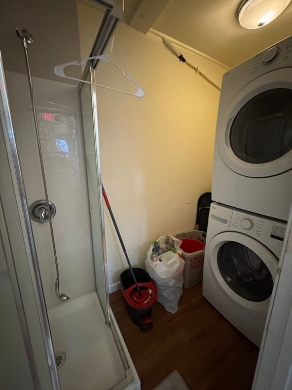 Interior, Utility Closets, Washer, Wood Texture Flooring