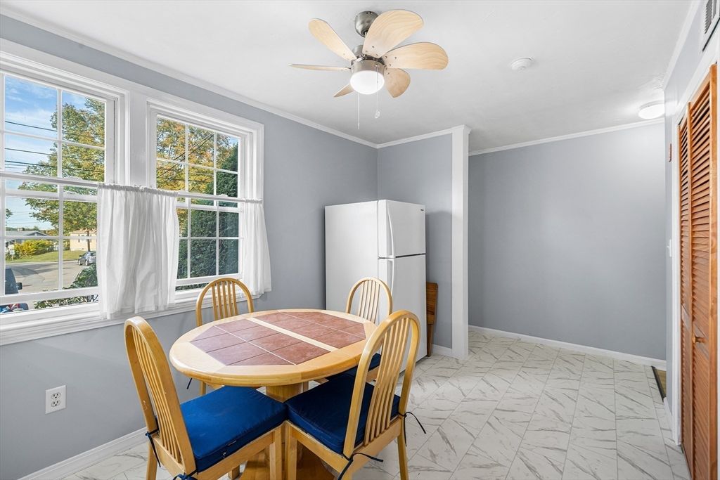 Dining room, Interior, Marble