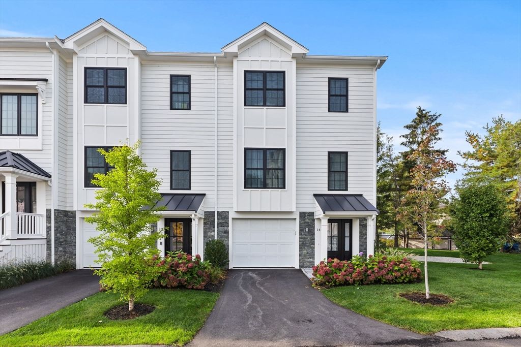 Attached, Exterior, Facade, Rowhouse