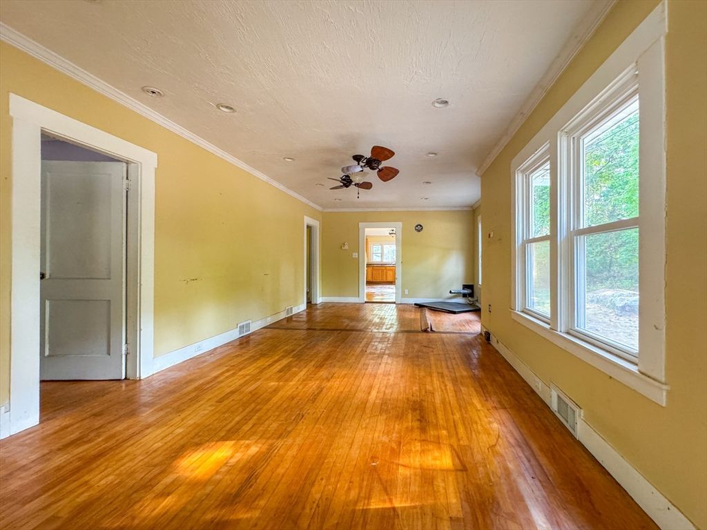 Empty room, Interior, Recessed Lighting, Wood Texture Flooring