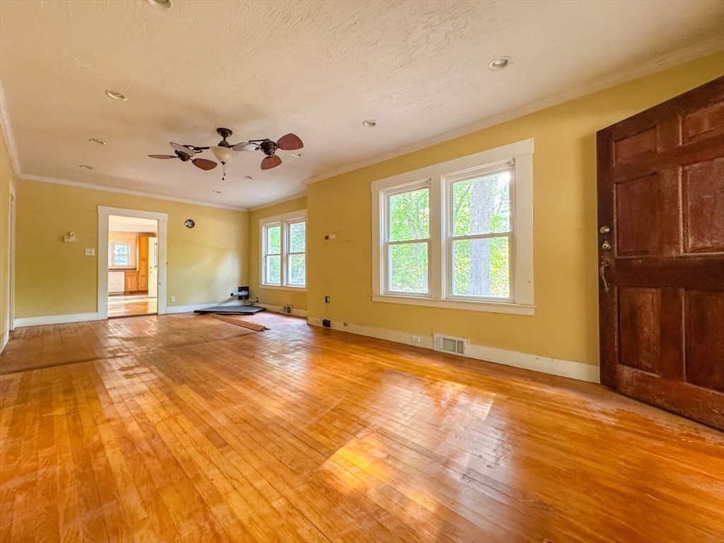 Empty room, Interior, Recessed Lighting, Wood Texture Flooring