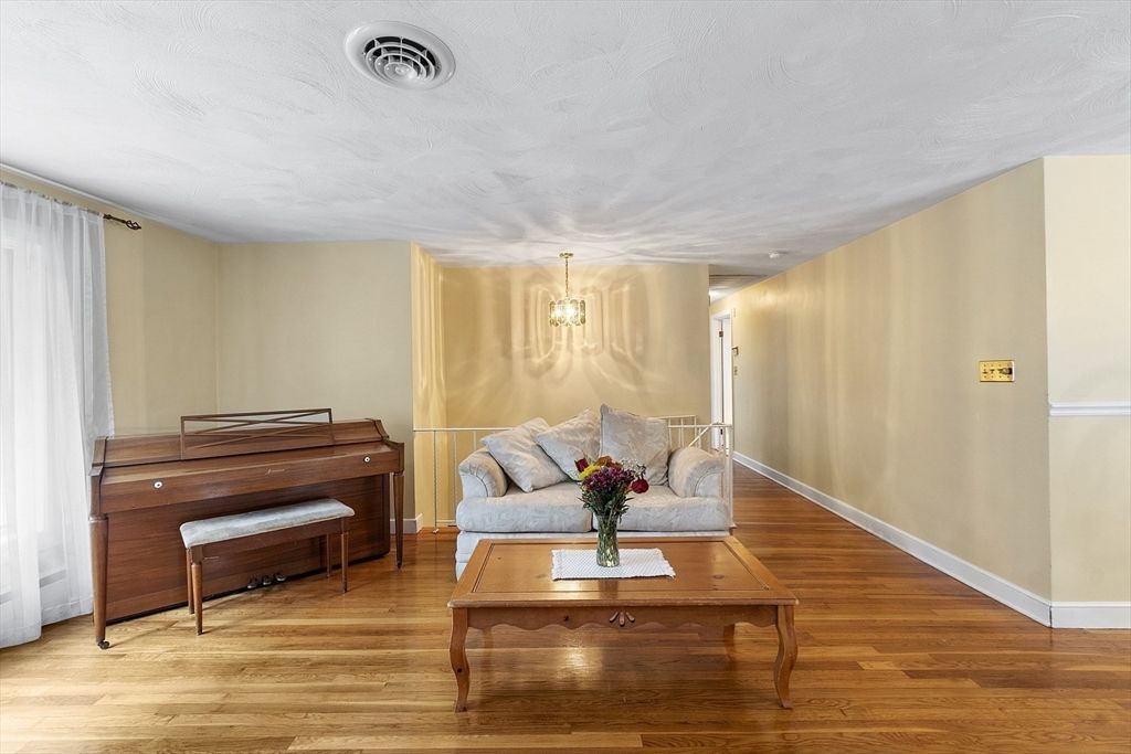 Interior, Living room, Pendant Lights, Piano, Wood Texture Flooring