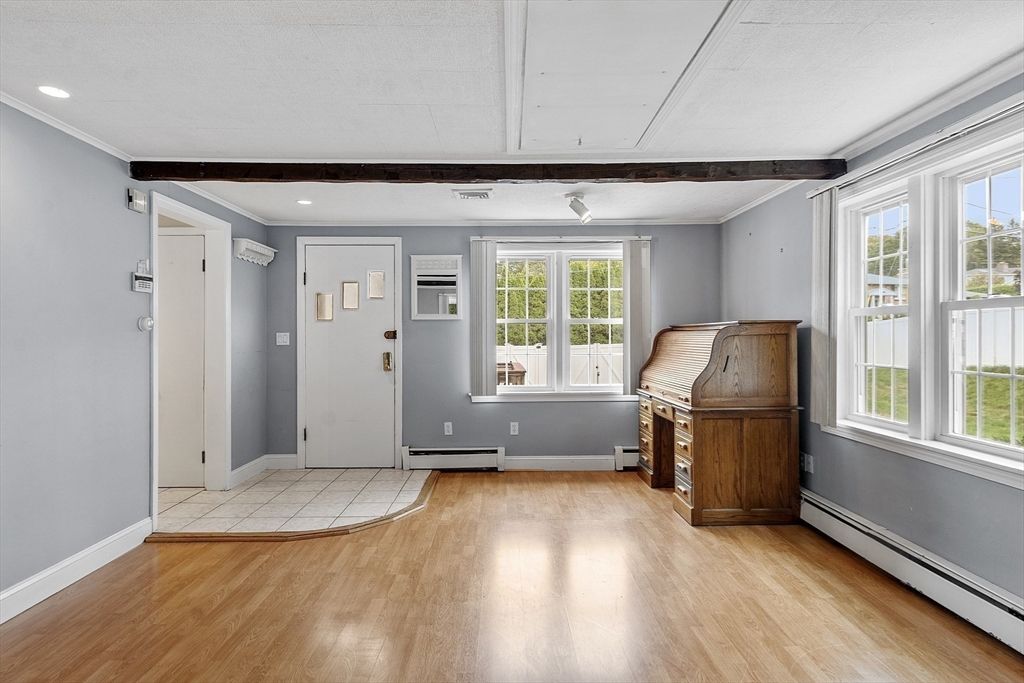 Interior, Recessed Lighting, Wood Texture Flooring
